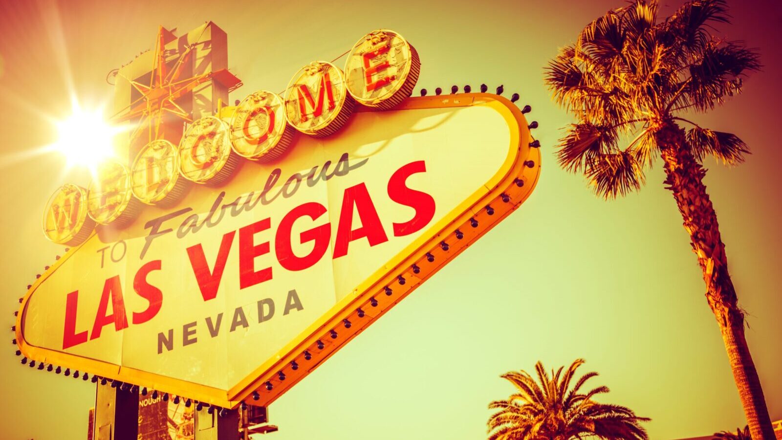welcome to fabulous las vegas sign