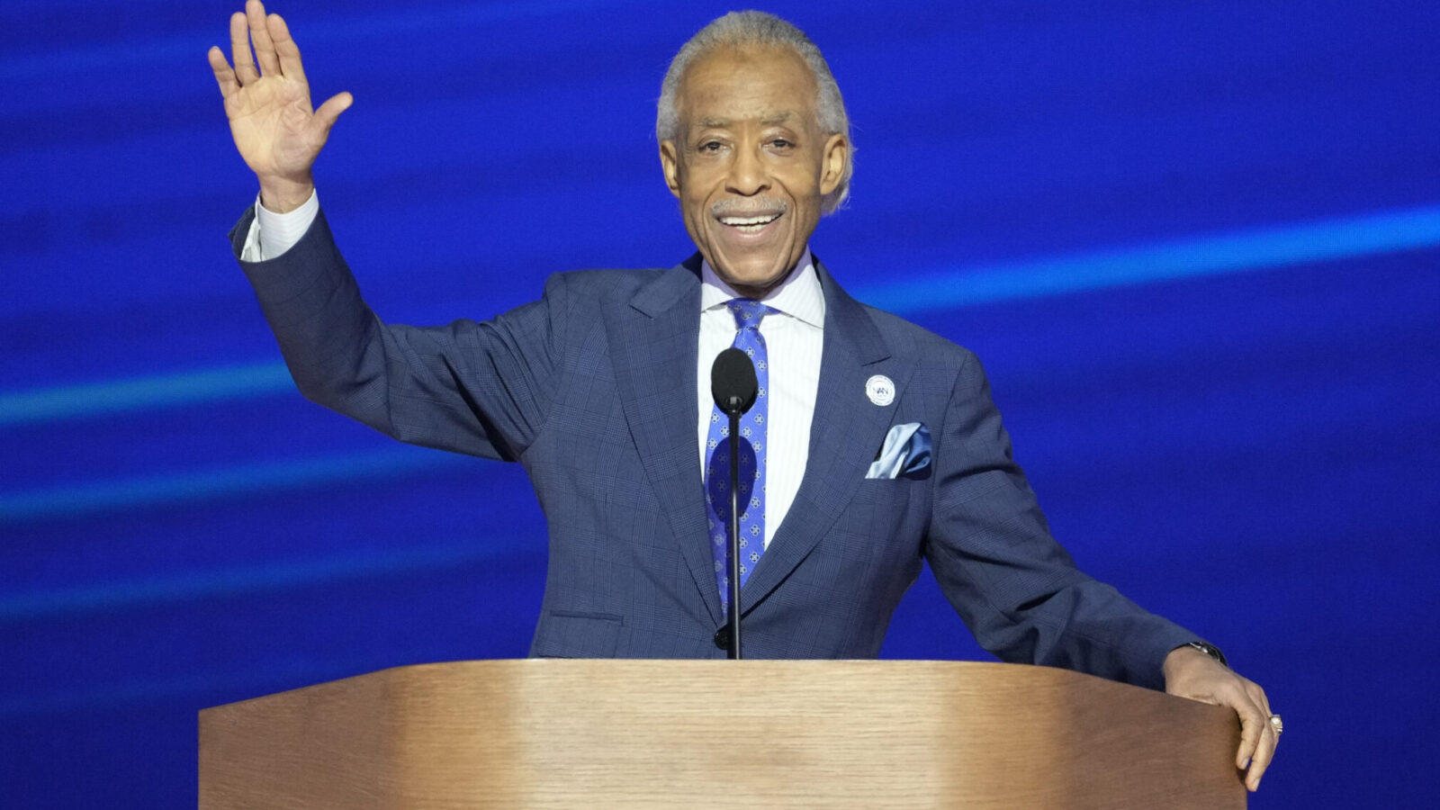 Sharpton backs Caesars Times Square