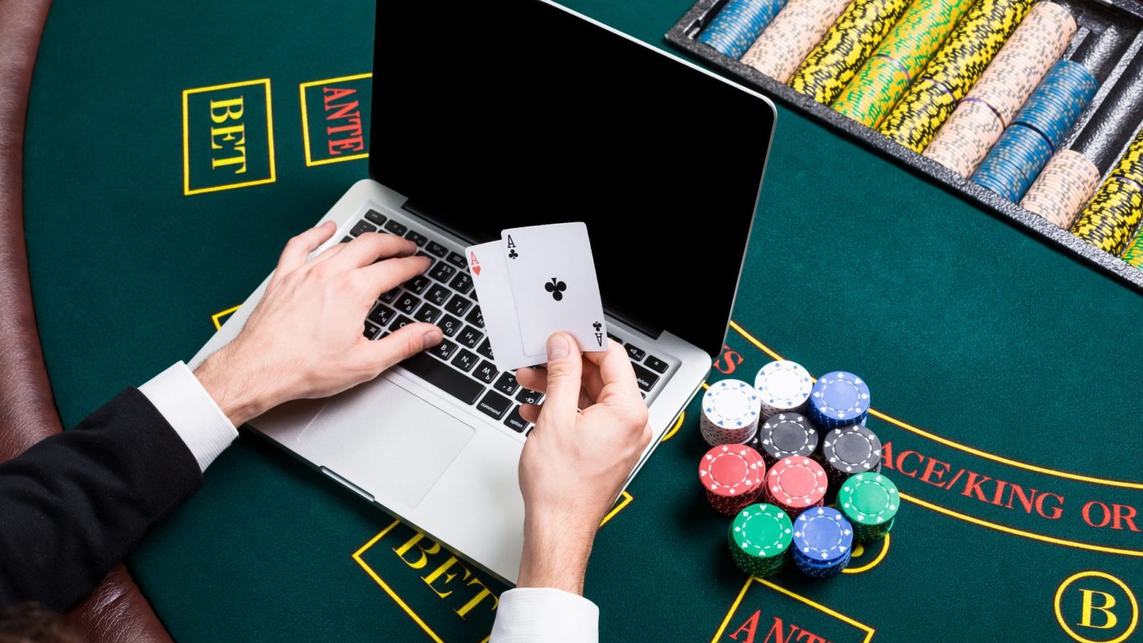August 2025 online casino revenue