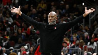 billups arms outstretched