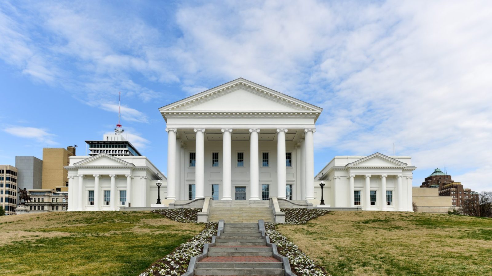 Virginia iGaming bill survives Senate