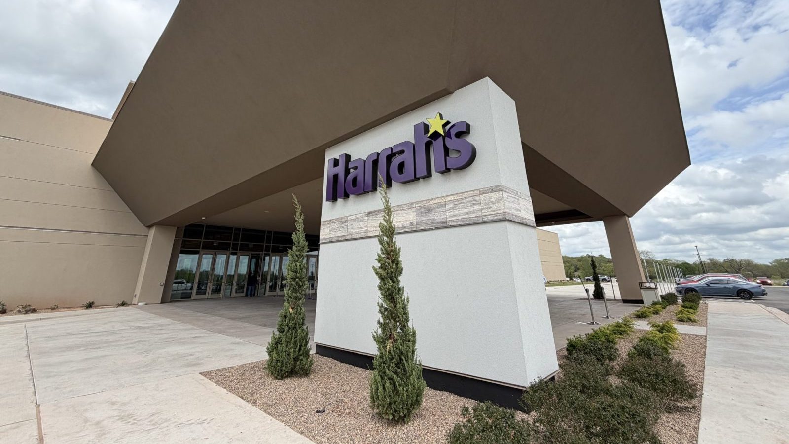 harrahs oklahoma entrance